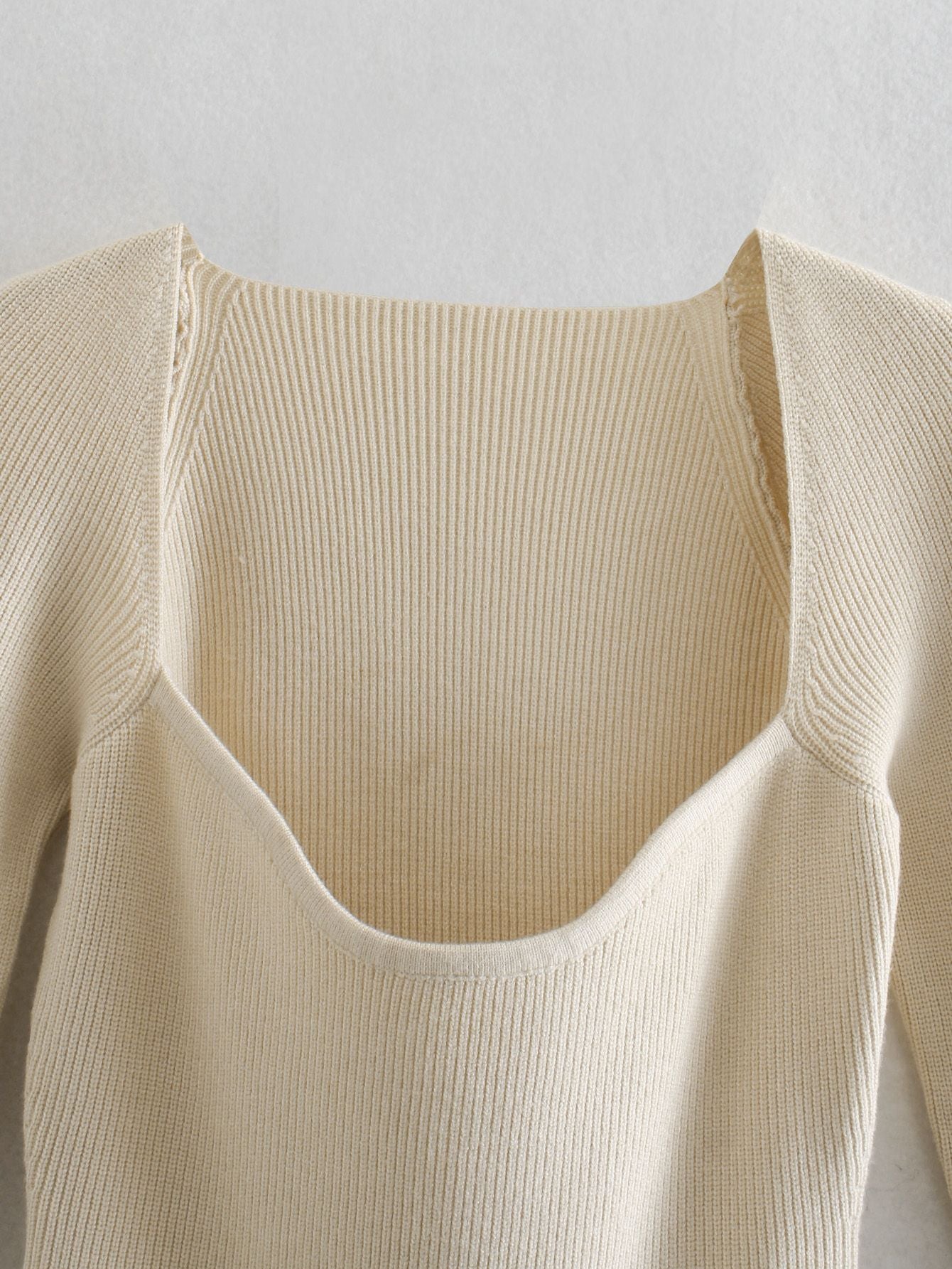 Sigrid Slim Pullover Tops